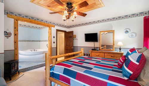 Standard Double Room, Ensuite (Lake Placid Room)