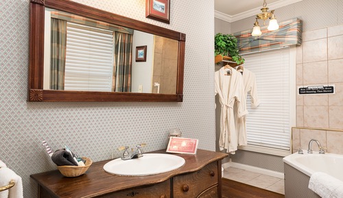 The Foxhunt King Suite