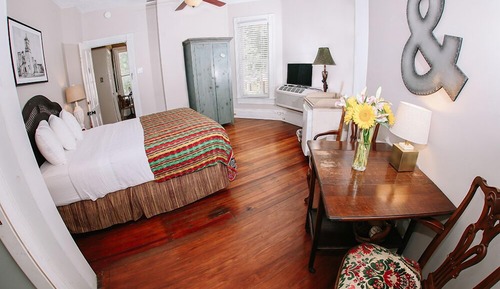 Deluxe Suite, 1 Queen Bed, Non Smoking