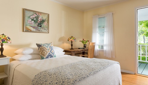Room (8)