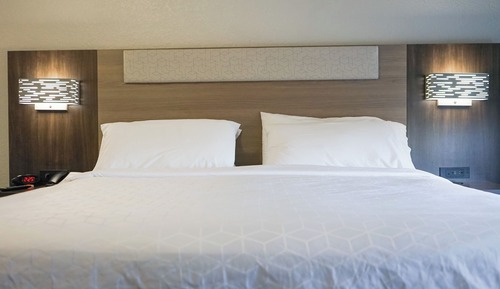 Standard Room, 1 King Bed