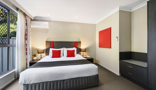 Deluxe One Bedroom Spa Apartment