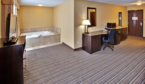 Standard Room, 1 King Bed, Jetted Tub