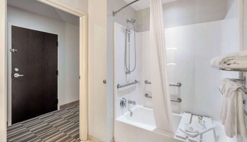 Suite, 1 Queen Bed, Accessible, Non Smoking (Mobility/Hearing Tub w/Grab Bars)
