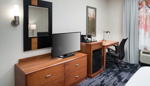 Room, 1 King Bed (Mobility/Hearing Access, Roll-In Shwr)