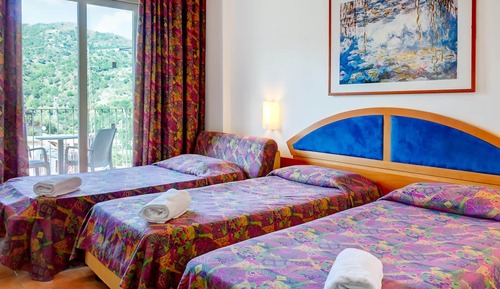 Economy Triple Room