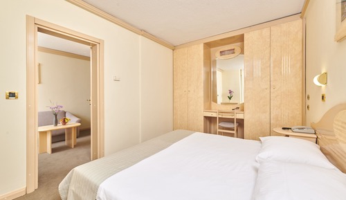 Suite with balcony, sea side