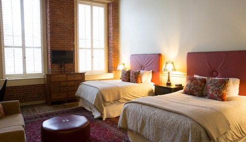 Room, 2 Queen Beds, River View (Above Restaurant)