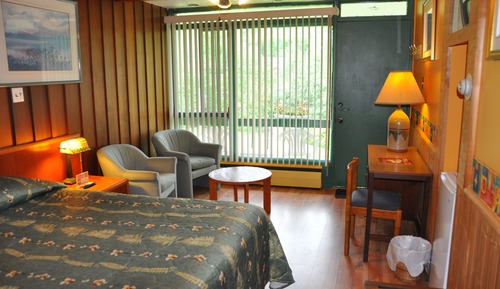 Standard Room, 1 Queen Bed, Lake View