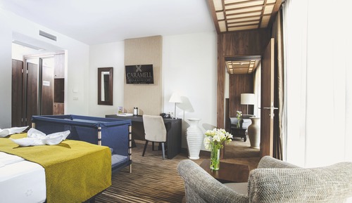 Premium connecting Family room