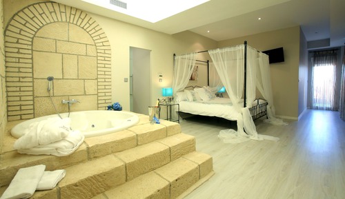 Superior Grand Luxury Suite with Bathtub