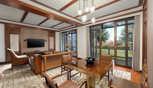 Club Suite, 1 Bedroom, Garden View (Club Lounge Access)