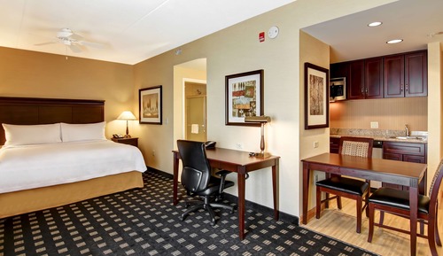Deluxe Studio, 1 King Bed, Non Smoking