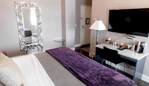 Deluxe Room, 1 Queen Bed