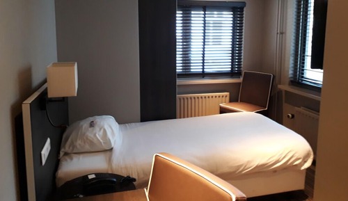 Single Room (with Shower)