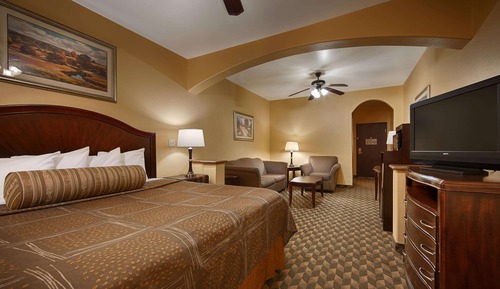Suite, 1 King Bed, Accessible, Bathtub