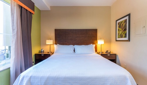 Suite, 1 King Bed, Accessible, Bathtub (Mobility & Hearing)