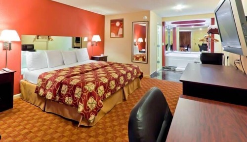 Room, 1 King Bed, Smoking, Jetted Tub
