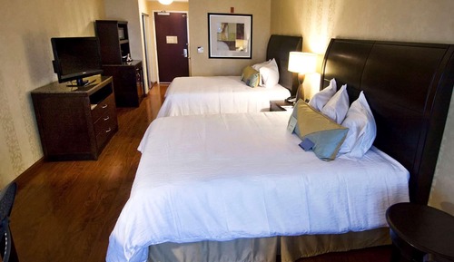 Two queen beds evolution room
