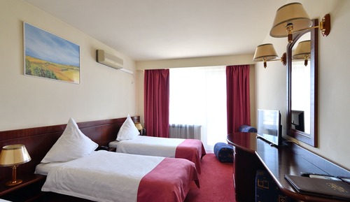 Triple Room, 3 Twin Beds, City View
