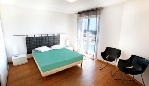 Studio, Balcony