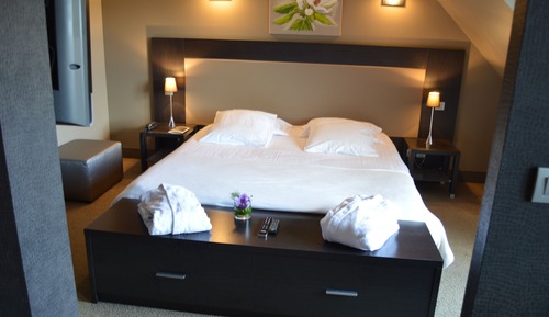 Suite, Lake View
