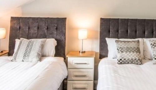 Ailesbury 2-Bedroom Apartment (annex - 10min drive)
