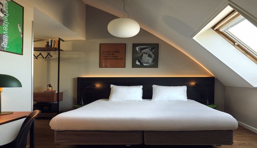 Comfort Room, City View