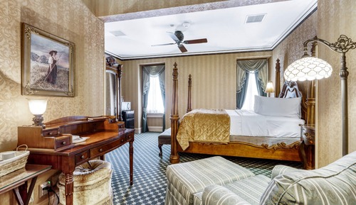 Queen Junior Suite