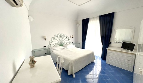 Suite, Sea View