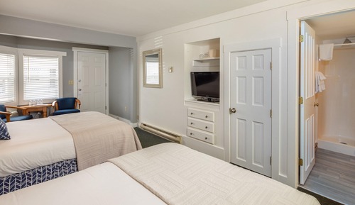Double Queen Deluxe Room