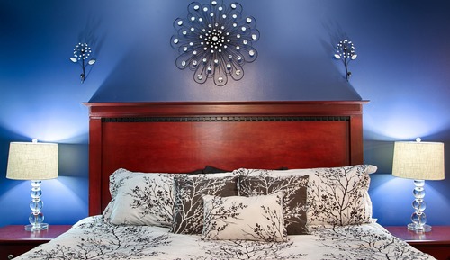 Honeymoon Room, 1 King Bed, Refrigerator & Microwave
