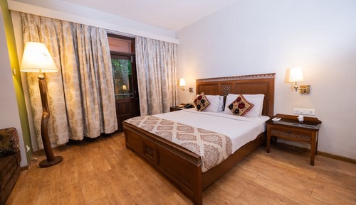 Deluxe Room with Free Airport Pickup and Drop-off - 9am to 6pm