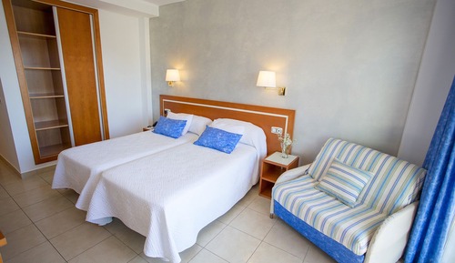 Double Room (extra bed 3 adults)