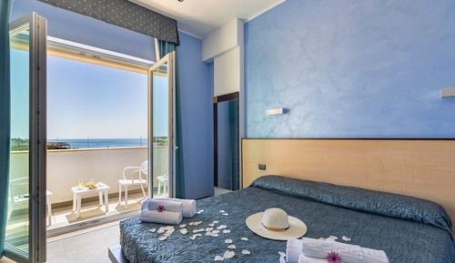 Standard Triple Room, Balcony, Sea View