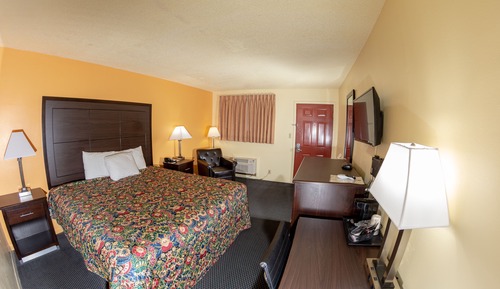 Room, 1 King Bed, Smoking