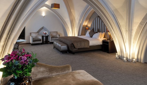 Deluxe Studio Suite