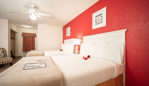 Deluxe Suite, 2 Queen Beds, Kitchenette