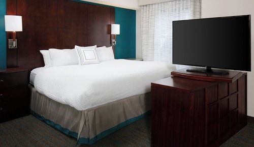 Studio, 1 King Bed with Sofa bed (Mobility/Hearing Accessible, Tub)