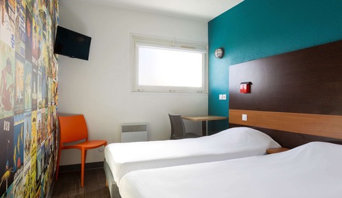 Room, 1 Twin Bed (Side-Car Room - #ontheroad basics)