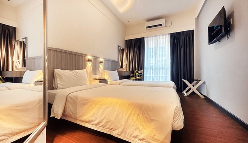 Standard Twin Room, City View