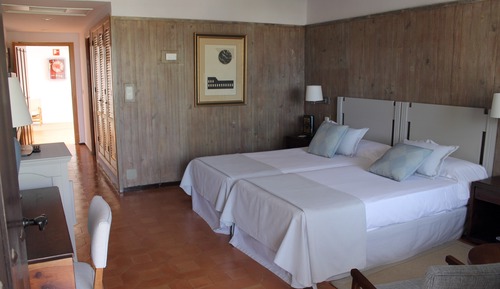 Standard Twin Room (2 Adults and 1 Child)