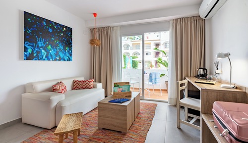 Deluxe Twin Room