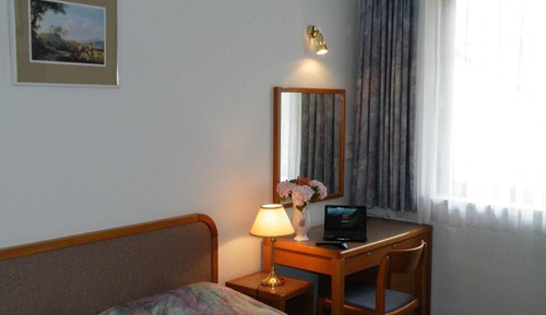 Comfort Room, Garden View