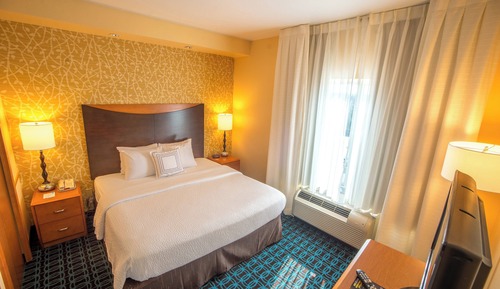 Studio, 1 King Bed with Sofa bed (Mobility/Hearing Accessible, Tub)