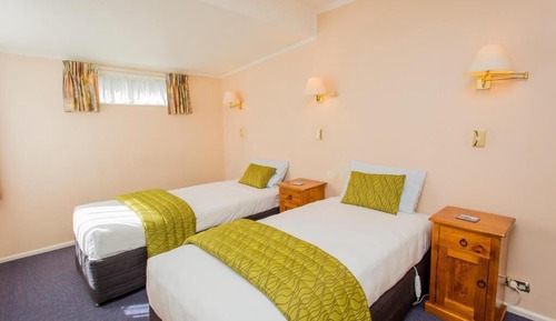 2 Bedroom Apartment with Kitchen & Spa Bath