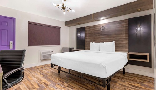 Standard Room, 1 King Bed, Non Smoking