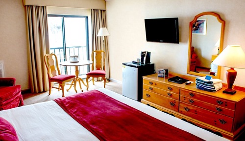 Room, 1 King Bed, Lake View