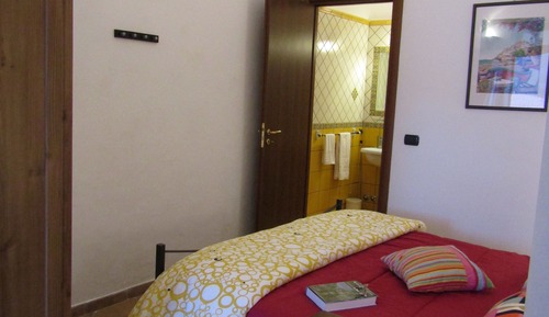 Economy Room, 1 Queen Bed