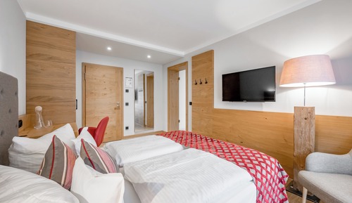 Basic Double Room, 1 Queen Bed